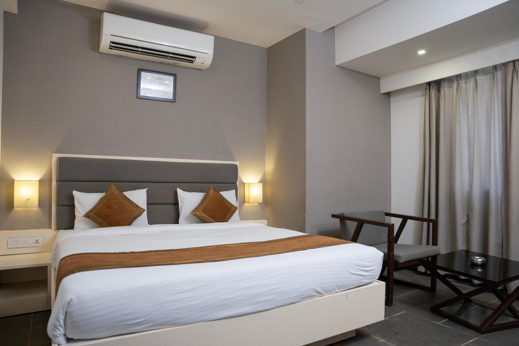 Hotel Dwarawata Dharwad Eksteriør billede