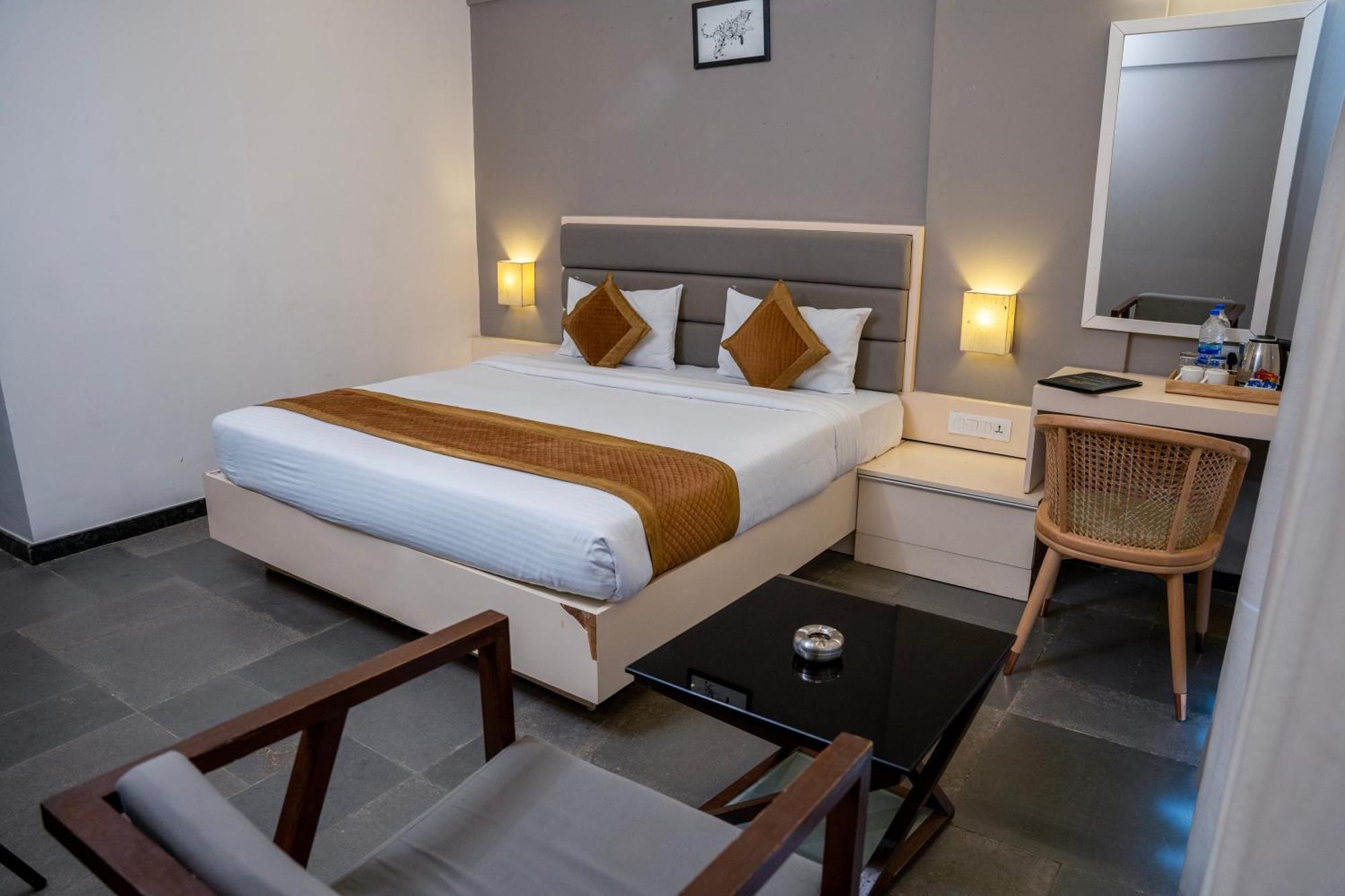 Hotel Dwarawata Dharwad Eksteriør billede