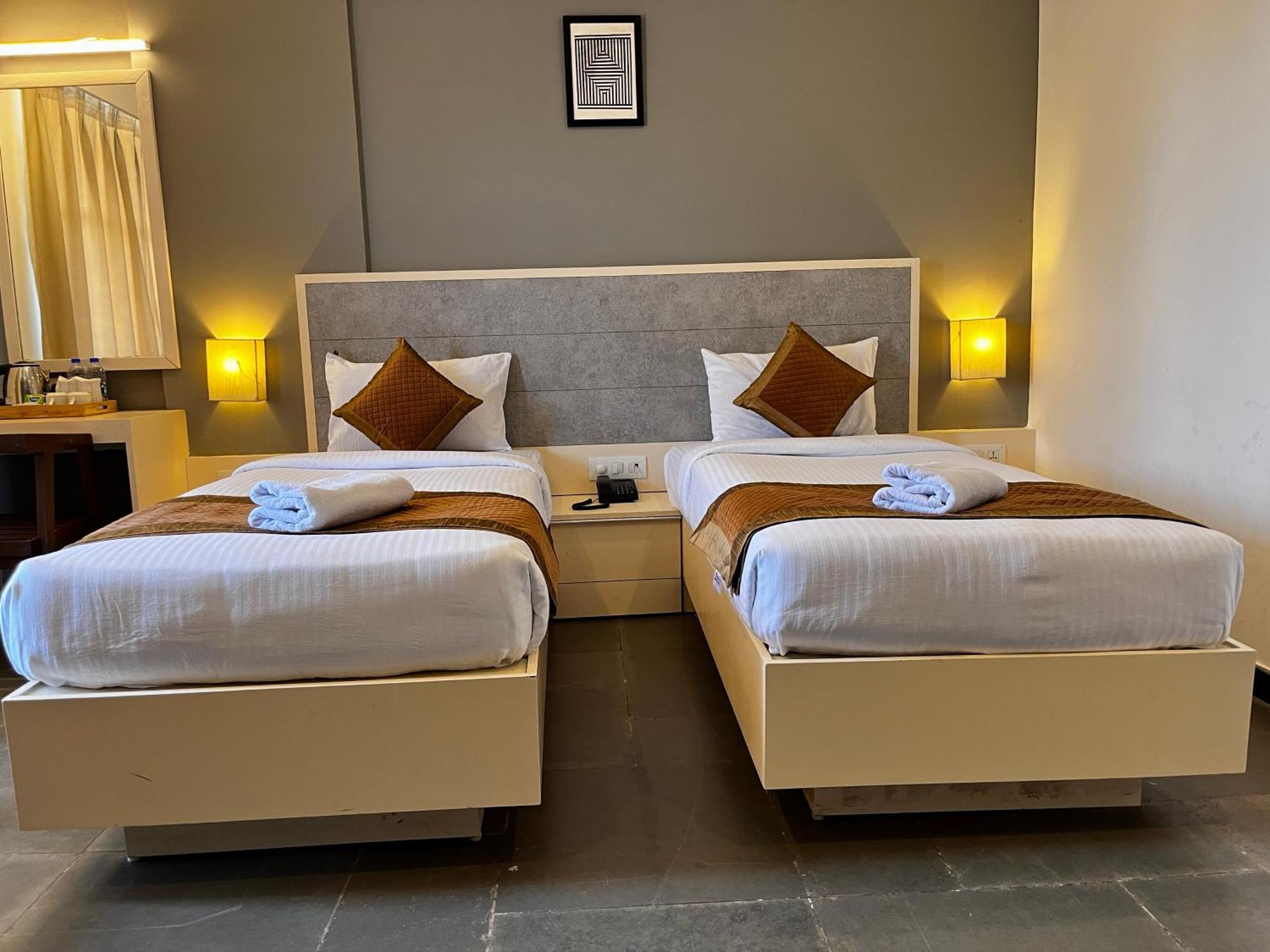 Hotel Dwarawata Dharwad Eksteriør billede