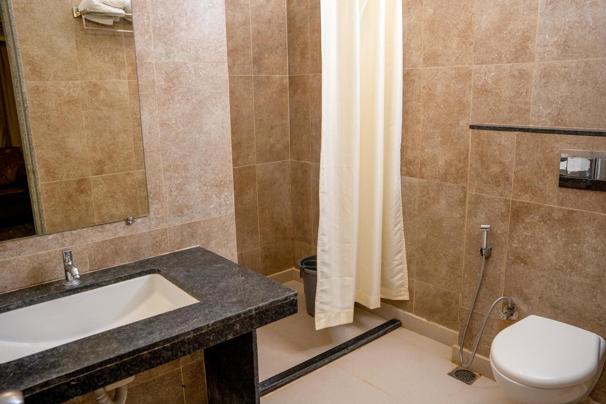 Hotel Dwarawata Dharwad Eksteriør billede