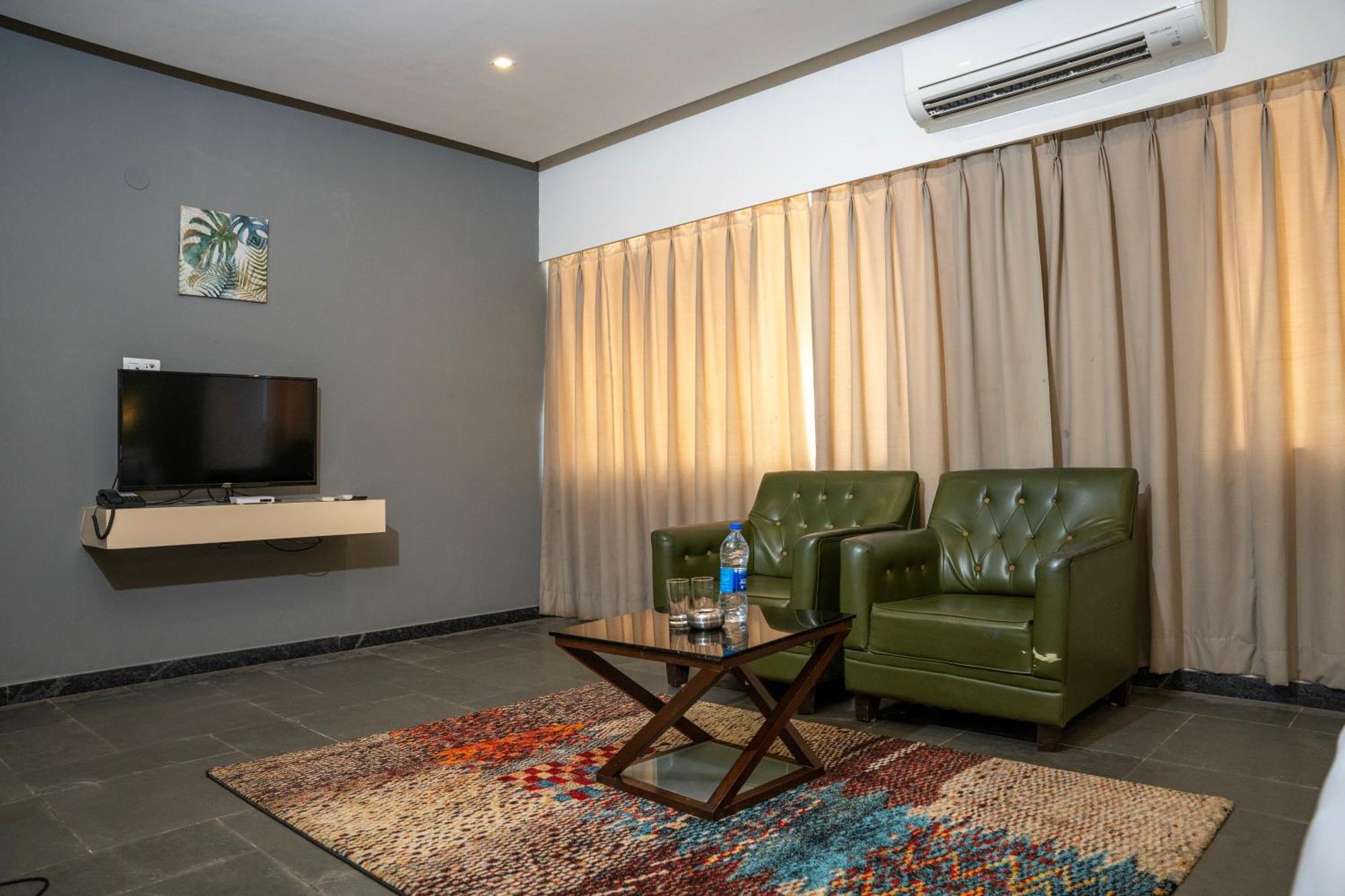 Hotel Dwarawata Dharwad Eksteriør billede