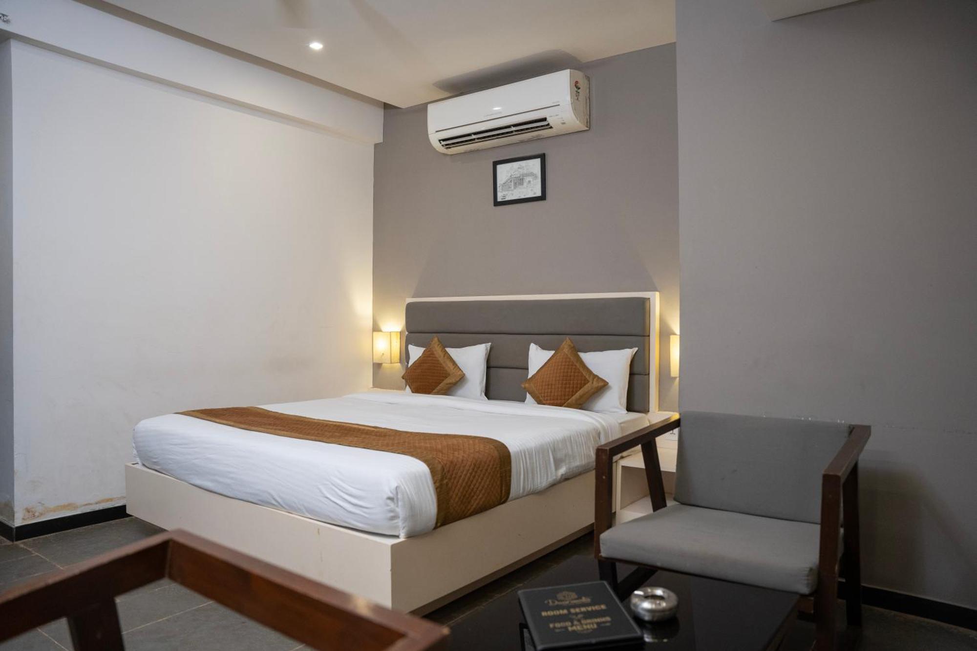 Hotel Dwarawata Dharwad Eksteriør billede