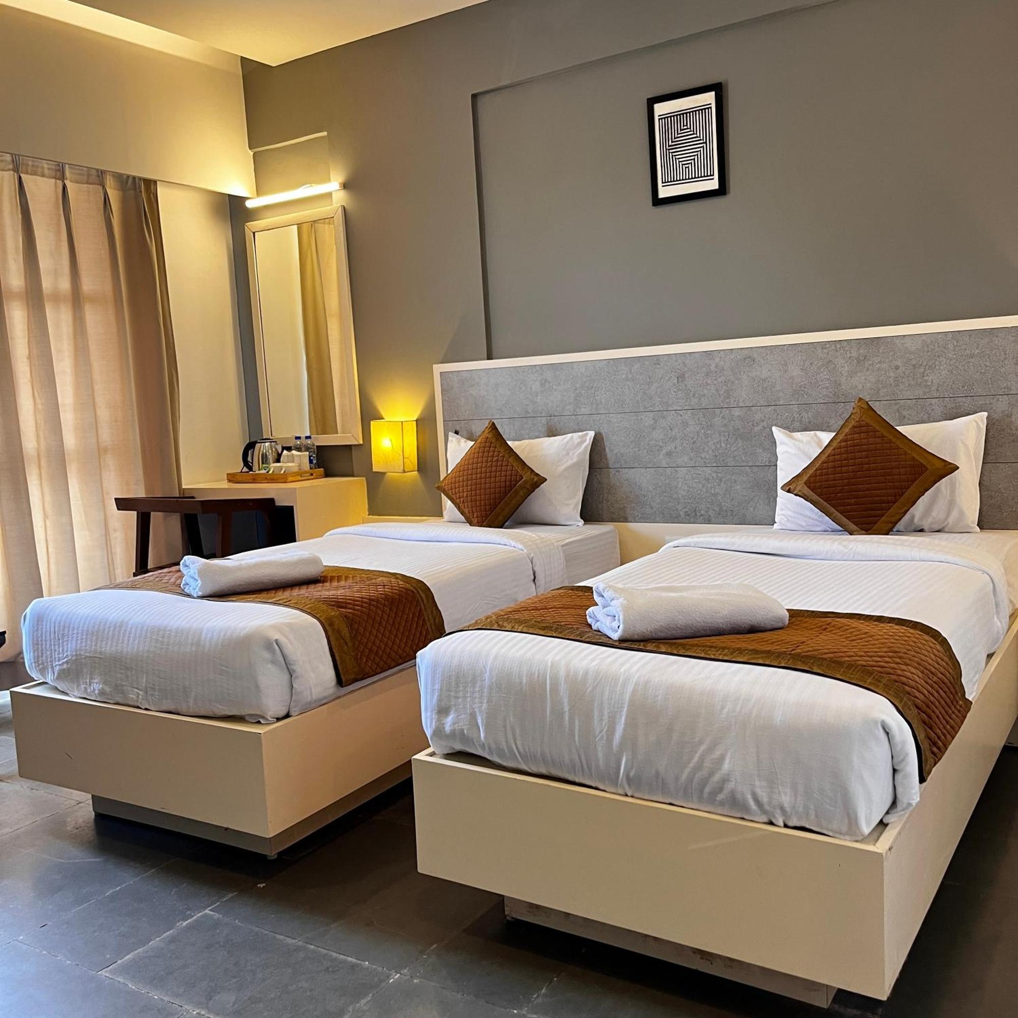 Hotel Dwarawata Dharwad Eksteriør billede